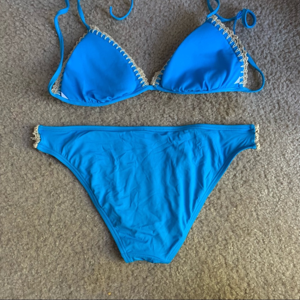 Bikini - Picture 2 of 3